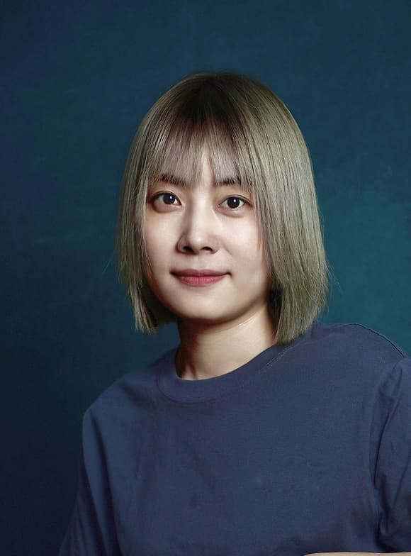 Portrait of Mandy ZhangMan